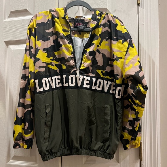Thrill 94 women’s XL camo LOVE zip up, windbreaker jacket. - Picture 1 of 5
